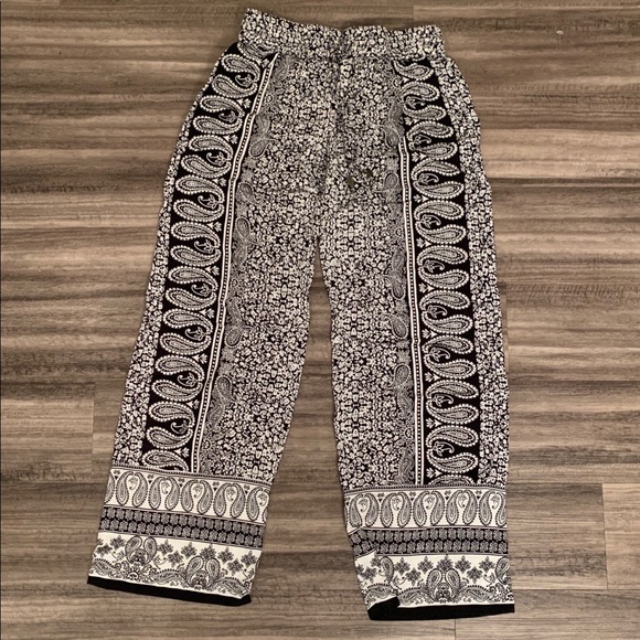 Flowy Drawstring Pants 🖤 - Picture 3 of 5